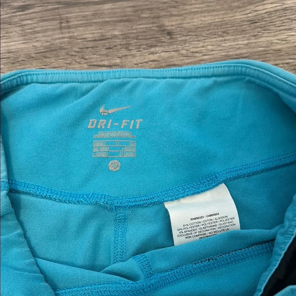 Nike Women's Teal Capris‎